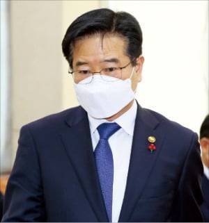 김창룡 경찰청장이 7일 국회에서 열린 행정안전위원회 현안질의에 출석하고 있다. /국회사진기자단