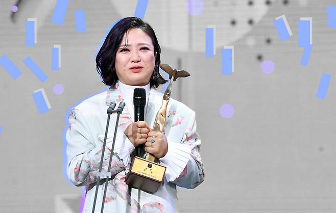 2015년부터 ‘갓숙’, ‘퓨리오숙’, ‘가모장숙’ 등 별칭을 통해 신드롬적 인기를 끌었던 김숙에게 2020년에서야 도착한 ‘대상’은 지난 25년 경력의 ‘결실’이 아니라 ‘새로운 시작’에 더 가까워보인다. KBS 제공, 그래픽|이아름 기자
