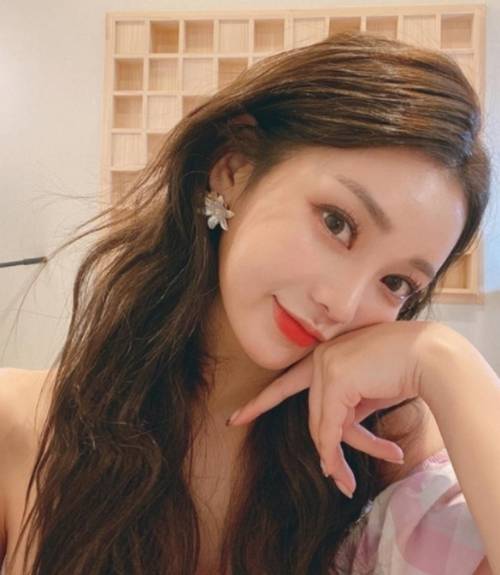 홍지윤이 인터넷 반응 선호도 1위를 달성했다. 사진=홍지윤 인스타그램