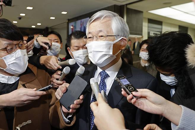 일본 정부는 8일 남관표 주일본 한국대사를 외무성으로 불러 우리 법원이 위안부 피해자에 대한 일본 정부 배상 책임을 명시한 판결에 대해 강하게 항의했다. [AP]