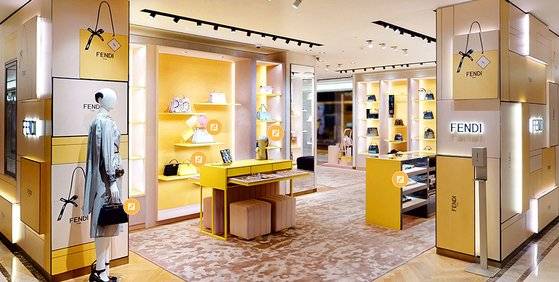 패스커가 만든 펜디 가상현실(VR) 매장. 실제 백화점 매장과 똑같이 꾸며 언제어디서나 스마트폰으로 접속해 구경할수 있도록 했다. 사진 펜디