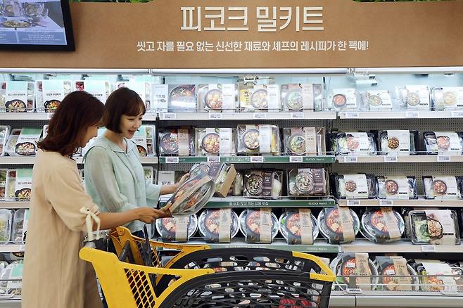 코로나19에 집밥이 늘면서 밀키트 성장세가 가파르다. /사진=이마트