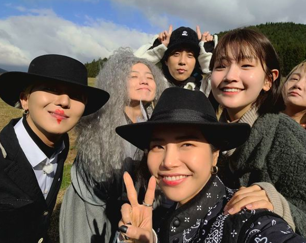 The members of Gamseong Camping completed their memories by leaving photos.On the afternoon of the 8th, Park So-dam posted several photos on his instagram and wrote, Lets join together.The photo released on the day attracts attention because it contains the affectionate appearance of Singer Song Min-ho and Eun Ji-won who came as guests with comedian Ahn Young Mi Park Narae, actor Park So-dam and Singer Sola Son Na-eun.JTBC entertainment Gamseong Camping is a Camping entertainment program where five women enjoy camping with distinctive emotions every time in exotic places in Korea.After the broadcast, he left the house theater.I had time to learn the ideal type of Singer Song Min-ho.As a result of the ideal type World Cup assuming that only the members of Camping are on the uninhabited island, Song Min-ho pointed out Park So-dam as the final ideal type.So Song Min-ho explained, I like short hair because my hair is short. So the short cut, Ahn Young Mi, laughed with anger.park so-dam SNS
