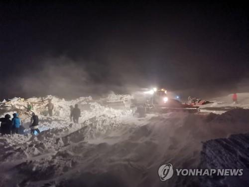 세계 최북단 도시 스키장에 눈사태…일가족 3명 숨져 [EPA=연합뉴스]