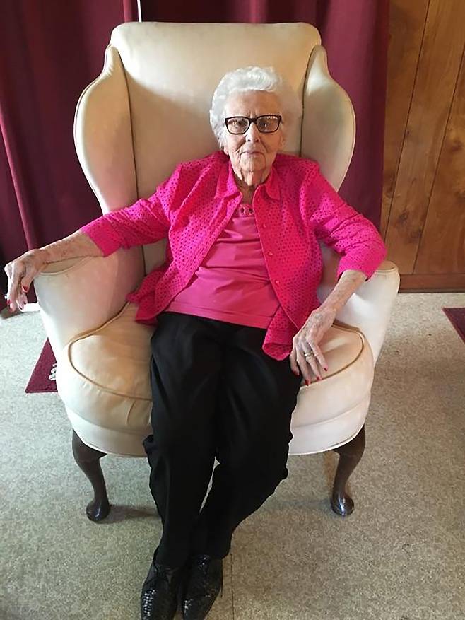 최후의 남북군인 참전군인 배우자로 기록됐던 헬렌 비올라 잭슨이 지난달 101세로 사망했다. 잭슨의 생전 모습. /AP 연합뉴스