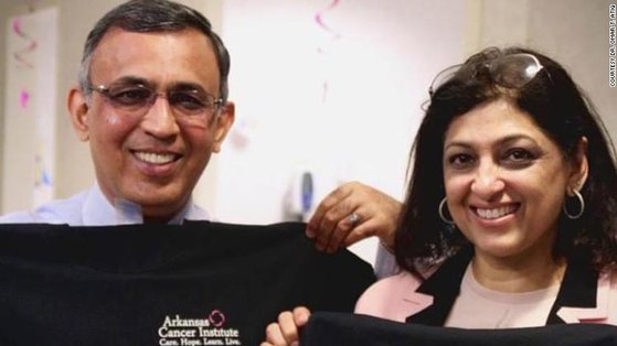 미국 아칸소주의 의사인 오마르 아티크와 그의 아내. 부부는 약 30년간 운영한 암 클리닉의 문을 닫으며 환자의 밀린 치료비를 받지 않겠다고 밝혔다. [CNN 캡처]