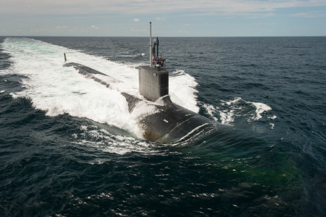 <미국 해군의 버지니아급 잠수함 노스캐롤라이나함(7800t). 미 해군 제공