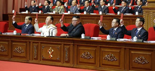 당 규약 개정 ‘만장일치’ 북한이 지난 9일 노동당 제8차 대회 5일차 회의에서 당 규약 개정 결정서를 전원일치로 채택했다고 노동신문이 10일 보도했다.  뉴스1