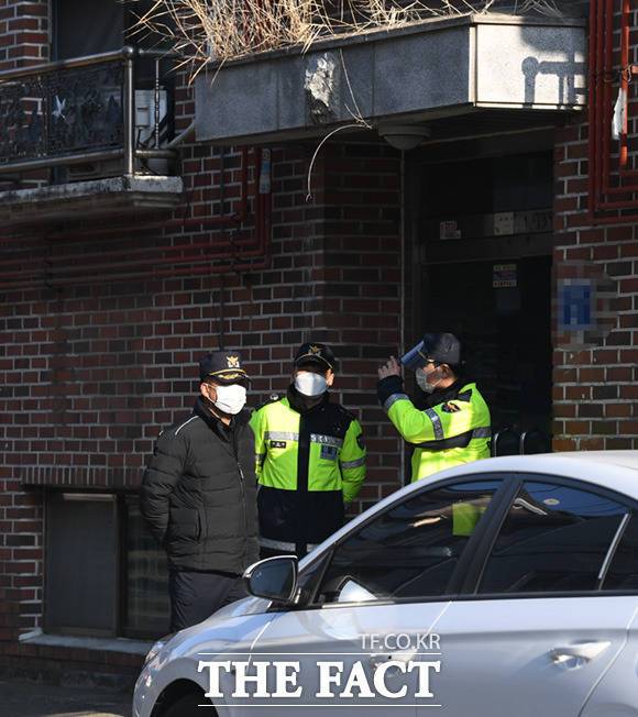 조두순 거주지인 경기도 안산시 한 주택가에서 경찰이 순찰을 하고 있는 모습. /안산=임세준 기자