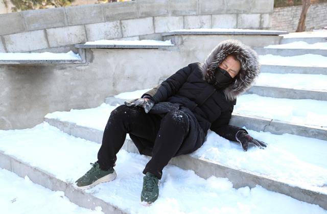 낙상으로 엉덩이 관절이 부러졌는데 방치하면 50% 정도가 목숨을 잃는다. 고려대 구로병원 제공