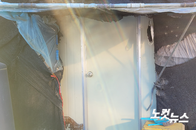 국내 농촌이주노동자에게 제공되는 비닐하우스 숙소. 박창주 기자