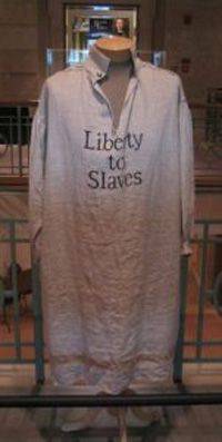 '노예에게 자유'이라는 구호가 적혀있는 에티오피아 연대 군복ⓒThe Virginia Historical Society Museum