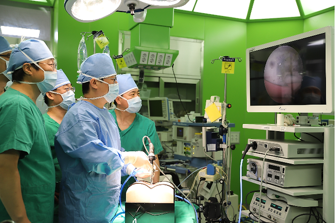 내시경수술  모습. 에스포항병원 제공