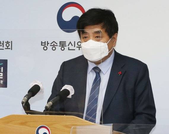 한상혁 방송통신위원회 위원장이 지난 6일 정부과천청사에서 '제5기 방통위 비전 및 주요 정책과제'를 발표하고 있다. 뉴스1