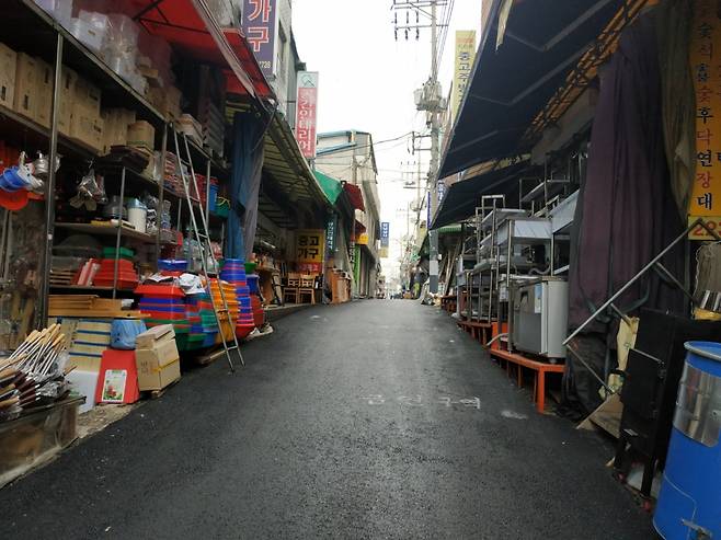 13일 서울 황학동 주방거리의 모습. 거리를 지나다니는 사람이 드물다. /사진=장덕진 기자