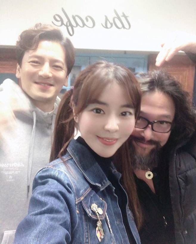 Actor Kim Gyu-ri meets Worseful Rumors actors Ahn Suk-hwan and Lee Do-yeop.Kim Gyu-ri posted a certification shot on personal SNS on January 13th, featuring Ahn Suk-hwan and Lee Do-yeop and tbs FM Kim Gyu-ris Fondant Fondant.Kim Gyu-ri announced the appearance of Ahn Suk-hwan, senior chairman of the OCN Worseful Rumors counters, who are recording a phenomenal audience rating these days, and Lee Do-yeop actor of the evil crystal Jo Tae-shin.This drama is just my style. I am sorry that I have only four times left now, he said. I will watch it until the last time.