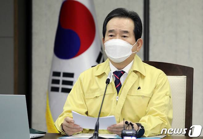 정세균 국무총리가 14일 정부세종청사 국무조정실에서 열린 코로나19 중앙재난안전대책본부 회의에서 모두발언을 하고 있다. 2021.1.14/뉴스1 © News1 장수영 기자