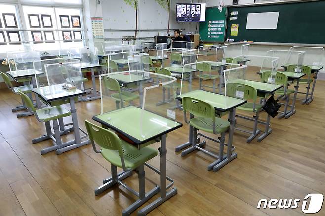 지난해 12월15일 서울 노원구 소재 한 초등학교에서 원격수업이 진행되고 있다./뉴스1 © News1 민경석 기자