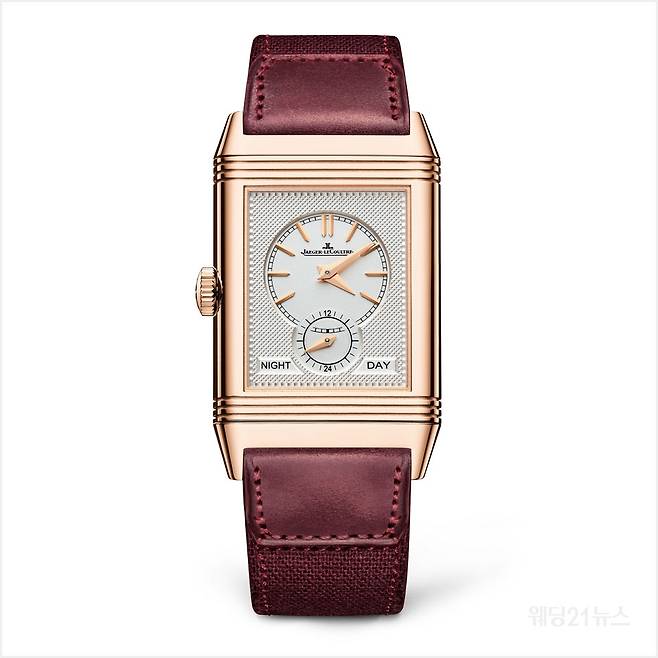 사진 :예거 르쿨트르 '리베르소 트리뷰트 듀오페이스 파글리아노'. 제품 상세 스펙. ref : Q398256J, 무브먼트: 매뉴얼, 예거 르쿨트르 칼리버 854A/2, 기능: 세컨드 타임존, 시-분, 24시간 인디케이터, 초. 사이즈: 47X28.3mm, 소재: 핑크 골드 케이스, 가죽 스트랩