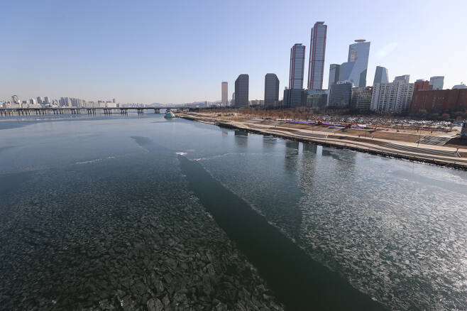An external view of Seoul from Han river in a winter day (Yonhap)