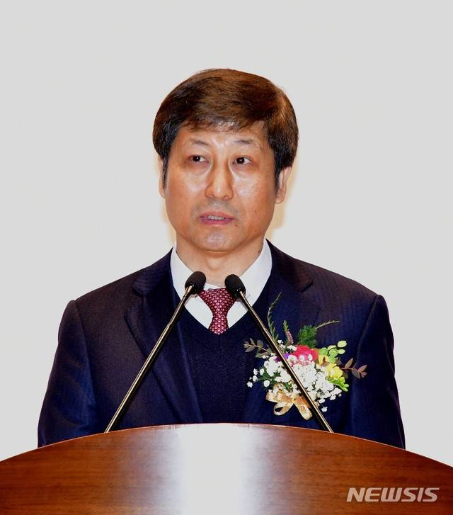 【울산=뉴시스】유재형 기자 =울산지법은 14일 오전 10시 법원 3층 대강당에서 구남수 신임 법원장이 취임식 갖고 본격 업무 들어갔다고 밝혔다.2019.02.14.you00@newsis.com