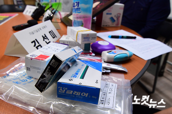 지난 12일 가습기 살균제를 유통·판매한 혐의로 재판에 넘겨진 SK케미칼 및 애경 전 대표와 임직원들이 1심 무죄를 선고 받은 가운데 14일 오전 서울 종로구 환경보건시민센터에서 가습기 살균제 피해자들이 피해 증언 기자회견을 갖고 있다. 황진환 기자