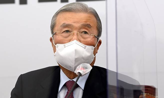 국민의힘 김종인 비상대책위원장이 14일 국회에서 열린 비상대책위원회의에서 발언하고 있다. 연합뉴스