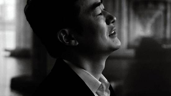 버려둘래 뮤직비디오, 동정 뮤직비디오