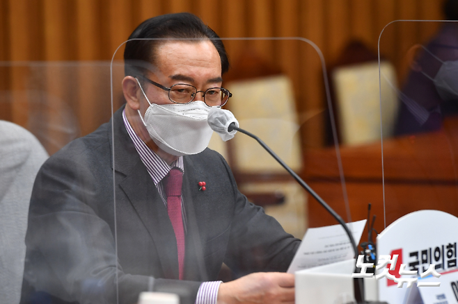 이종배 국민의힘 정책위의장이 15일 오전 국회에서 열린 헬스장업계 금융지원을 위한 정책간담회에서 인사말을 하고 있다. 윤창원 기자