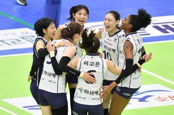 16일 현대건설전을 승리로 장식한 도로공사 선수들. 한국배구연맹 제공