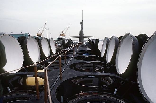미국 해군 오하이오급 전략핵추진잠수함이 SLBM 발사관을 개방한 채 항구에 정박해있다. 세계일보 자료사진