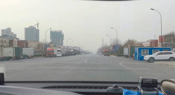 The scenes of Langfang, a city in lockdown, an hour from Beijing, on Jan. 13. [PARK SUNG-HOON]