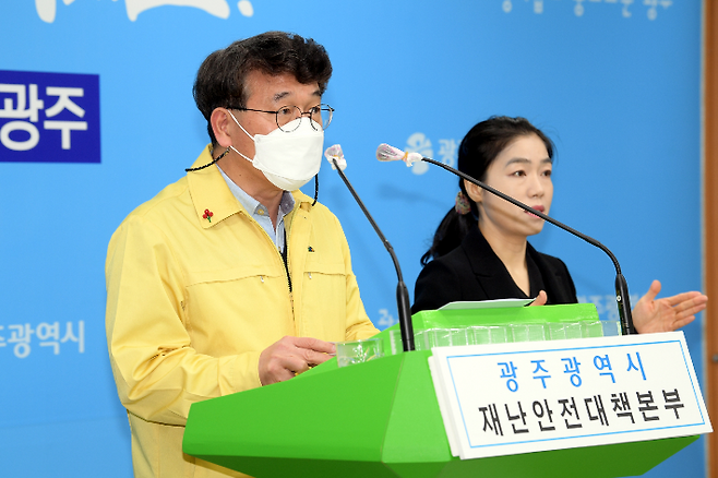 광주시 김종효 행정부시장이 코로나19 브리핑을 하고 있다. 광주시 제공