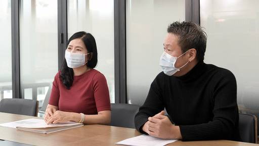 한글의 우수성과 아름다움을 세계에 전하기 위해 ‘훈민정음 서문가’ 보급운동을 펼치는 해사한우리문화연구소 전영준(오른쪽)·강순예씨. 하상윤 기자