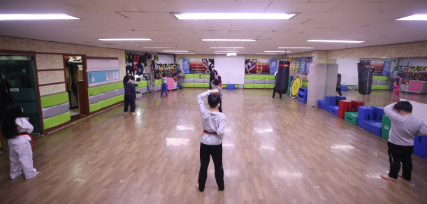 서울의 한 태권도 학원에서 어린이들이 교습을 받고 있다. (사진=연합뉴스)