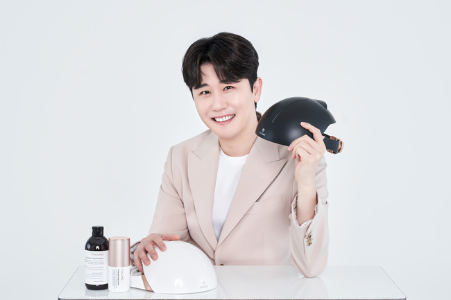 Young Tak has been selected as a new model for Polynik (FOLINIC).KOSDAQ-listed smart optical tech company IEL Science said on January 18 that it has selected Trot Top-trend Singer Young Tak as a new model for FOLINIC.Young Tak was selected as the Mr Trot line last year and is active in broadcasting as well as in music activities.Polynik is a scalp and hair care care brand of IL Science, and features IL Sciences patented technology on devices.The representative product is a scalp-only home care device polynic micro current LED scalp care device and a functional cosmetics premium scalp shampoo tonic certified by the Food and Drug Administration.IEL Science said it was selected as a new model because it decided that the polynik used by the whole family and the young Tak, who are loved by all ages, would have synergy effect.Advertising videos featuring Young Tak will be released through various media on and off, starting with TV commercials in early February.In addition, promotions such as fan meeting with Young Tak and collaboration goods release are also being planned.