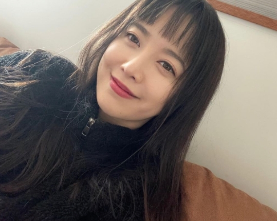 Actor Ku Hye-sun has released a recent photo of herself.Ku Hye-sun said on his 18th day, Kakao TV Ku Hye-suns face ID is already the last time. It was a good time to go out (?).(I do not know that the Babyface ID crews liked it) and posted a picture.Ku Hye-sun in the public photo boasts a cute charm with straight-cut Ilja Gort bangs and smiles.Compared to black costumes, the whiter skin attracts attention and the small face and distinctive features are surprising.Meanwhile, Ku Hye-sun recently announced the current situation through KakaoTV Babyface ID and confessed the episode with Thumbnam and collected topics.Ku Hye-sun SNS