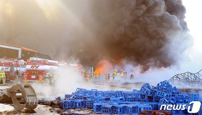 증평군 도안면 공장에서 발생한 화재.2020.1.19© 뉴스1