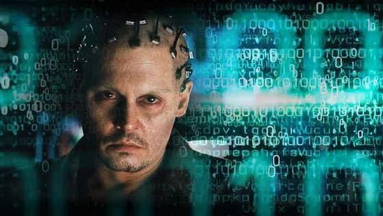 공상과학(SF) 영화 ‘트랜센던스’(2014) 천재 컴퓨터 과학자가 숨진 뒤 인공지능으로 다시 살아난다는 내용이다. [중앙포토]