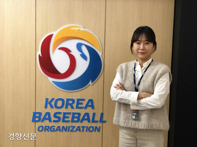 남정연 KBO 홍보팀장이 지난 14일 서울 강남구 도곡동 야구회관에서 경향신문과 인터뷰한 뒤 포즈를 취하고 있다. 김은진 기자