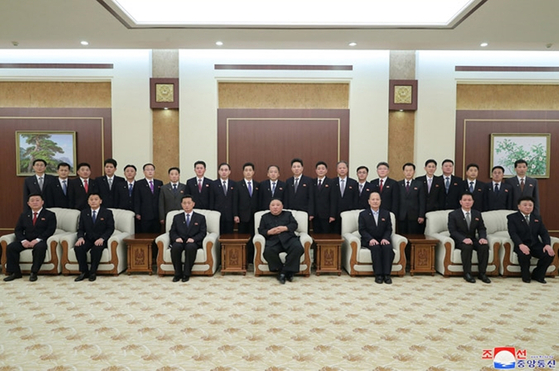 North Korean leader Kim Jong-un, center, poses with his newly appointed cabinet in this state media photo. The official Korean Central News Agency said Kim urged officials during the photo session to serve the people. [YONHAP]