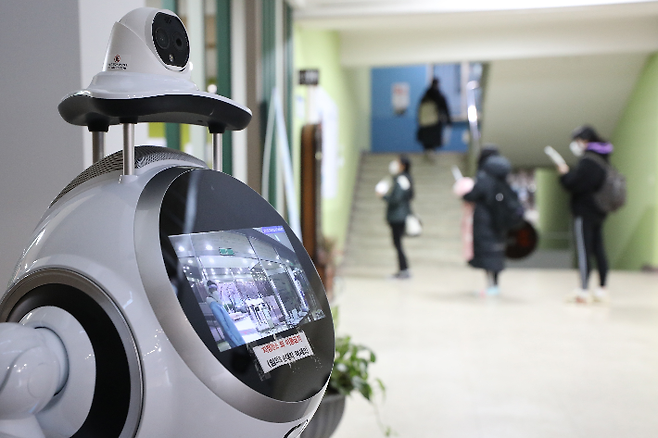 제주지역 초등학생을 위한 로봇제작 코딩융합교육이 운영된다. 제주미래교육연구원 제공