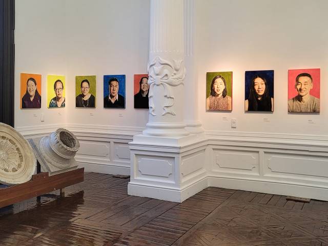 서울시립 남서울미술관에서 한창인 박유아 개인전 '단순한 진심'을 통해 한인 입양아를 그린 작가의 '위버멘쉬' 초상화 연작이 전시 중이다. /조상인기자