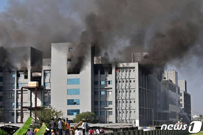 인도 세룸인스티튜트 공장 화재. © AFP=뉴스1