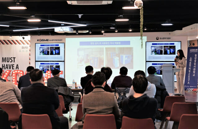 서울 목동에 소재한 서울청년창업사관학교 오픈스페이스에서 청창사 입교기업이 발표를 하고 있다.