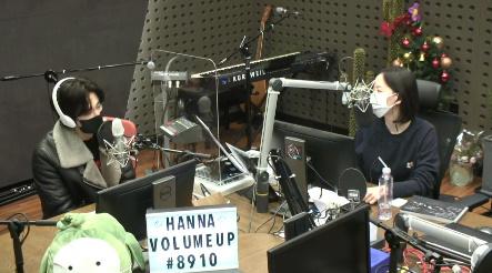 유노윤호(왼쪽)가 KBS 쿨FM '강한나의 볼륨을 높여요'에서 입담을 뽐냈다. 보이는 라디오 캡처