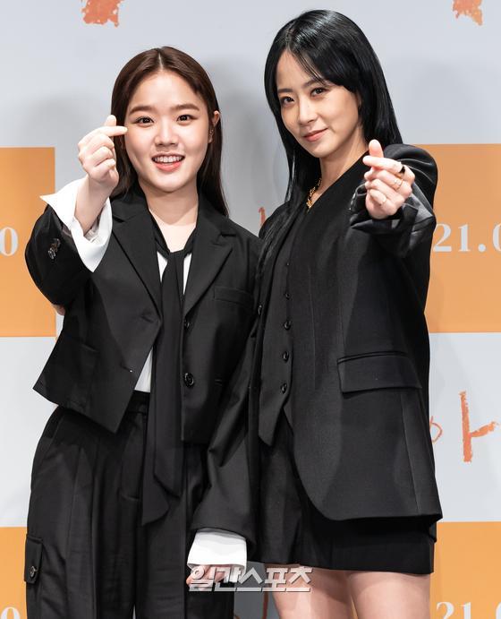 Actor Kim Hyang Gi and Ryu Hyun-kyung attended the movie I Production Briefing Session, which was broadcast live on Online on the morning of the 21st.Ai (director Kim Hyun-tak) is a Greene film about warm comfort and healing that begins when a child, Ah Young (Kim Hyang Gi), who became an early adult, becomes a babysitter for a novice mother, Young-chae (Ryu Hyun-kyung), who raises a child alone without a place to depend on.Released February 10. 