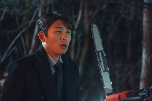 Whats going on with Mass Grave [today TV]Cho Yeo-jeong and Go Joon were seen facing each other in Mass grave in the middle of the nightKBS 2TV Tree Drama Dying in the Wind (playplayed by Lee Sung-min / directed by Kim Hyung-seok / production story) released a steel showing Kang Yeo-ju (Cho Yeo-jeong), who threatens Husband Han Guizhou (Go Joon) at Mass Grave in the middle of the night on January 21st.The photo shows Yeoju standing in Mass grave in the middle of the night, wearing a black hat and wearing gloves and butcher aprons.Here was also captured the terrifying The Texas Chainsaw Massacre: The Yeoju with The Beginning, purchased with Guizhou.An extraordinary event is expected to happen in the darkened Mass grave.In front of the woman stands Husband Guizhou, who is terrified, and Guizhou is so frightened that he is relying on only one flashlight.Especially with The Texas Chainsaw Massacre: The Beginnings blade is in shock as it heads towards Guizhou.Attention is focusing on whether the Guizhou, the National Husband who had been cheating on Yeoju secretly, will face a terrible end.What is the reason why Yeoju found Mass grave in the dark with Guizhou, and what will happen to the two people afterwards?Bae Hyo-ju on the news