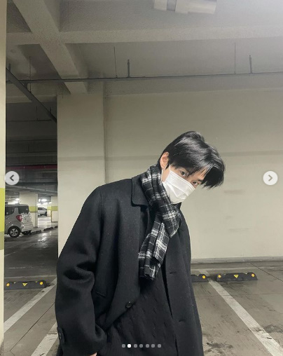 Today, on the 21st, Doyoung posted several photos on his personal instagram  with an article entitled My mother is very good at taking pictures.In the photo, there was a picture of Do Young staring at the camera while wearing all black.There are also close photos, while various photos such as photographs that are naturally looking and looking at the side, and full-length shots boasting 8th grade are released, and the reaction of the fans is hot.On the other hand, the group NCT, which Doyoung belongs to, has been charting for the eighth week on the Billboard 200 chart of the US Billboard main album.[Photo] Doyoung Instagram  
