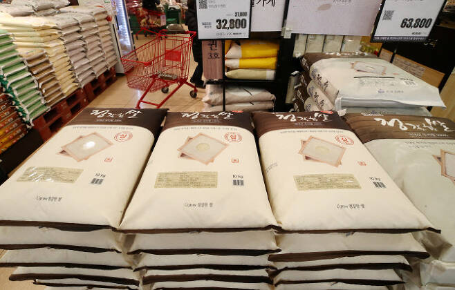서울 시내 한 대형마트에 쌀이 진열돼있다. (사진=연합뉴스)